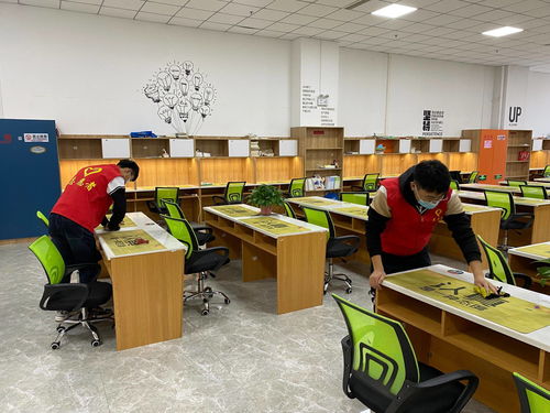 濟寧職業技術學院電子信息工程系聯想班開展志愿服務活動，為城市書屋提供信息技術咨詢服務